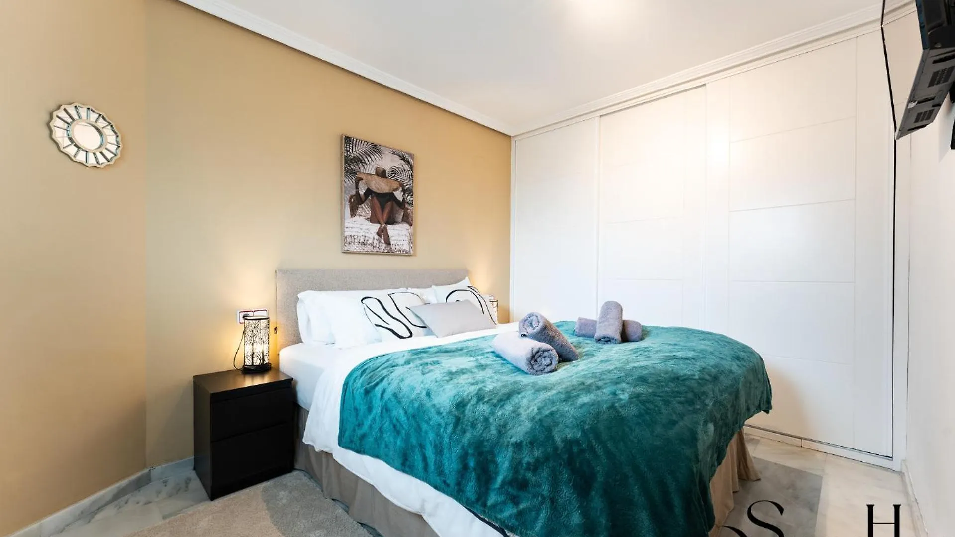 Cozy 2 Bedroom Duplex, Parking, Terrace, Office, Pool! 토레몰리노스