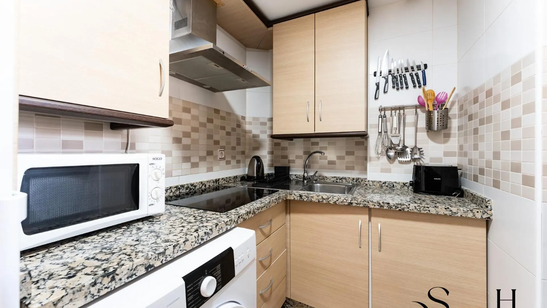 Cozy 2 Bedroom Duplex, Parking, Terrace, Office, Pool! 토레몰리노스 아파트