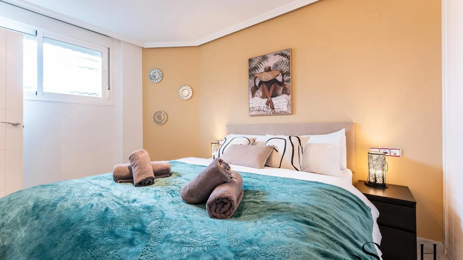 Cozy 2 Bedroom Duplex, Parking, Terrace, Office, Pool! 토레몰리노스
