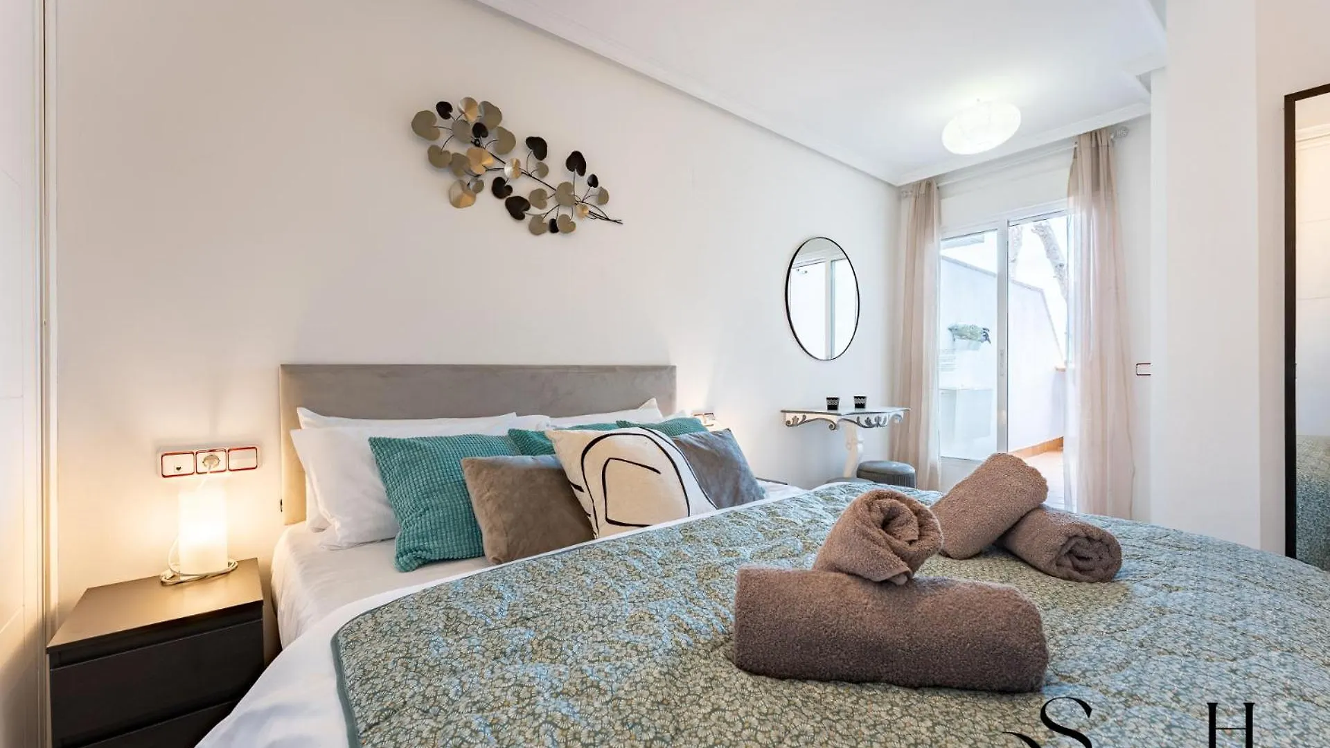 Cozy 2 Bedroom Duplex, Parking, Terrace, Office, Pool! 토레몰리노스 스페인