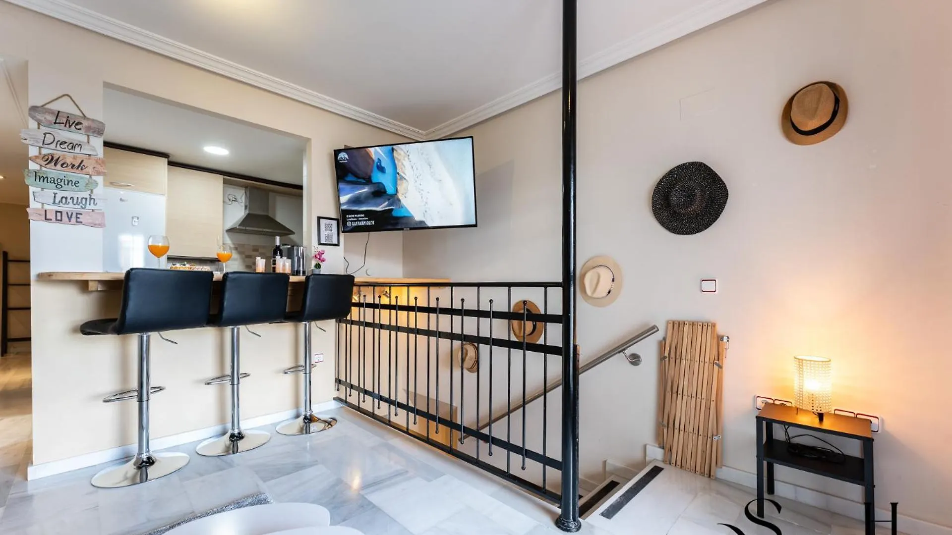 아파트 Cozy 2 Bedroom Duplex, Parking, Terrace, Office, Pool! 토레몰리노스