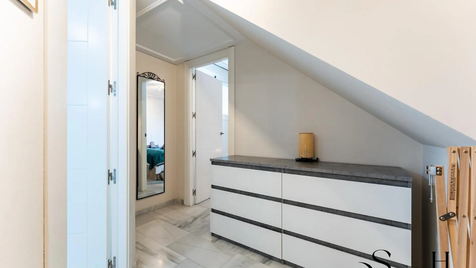 Cozy 2 Bedroom Duplex, Parking, Terrace, Office, Pool! 토레몰리노스 아파트