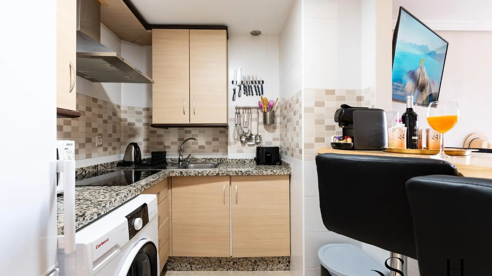 Cozy 2 Bedroom Duplex, Parking, Terrace, Office, Pool! 토레몰리노스