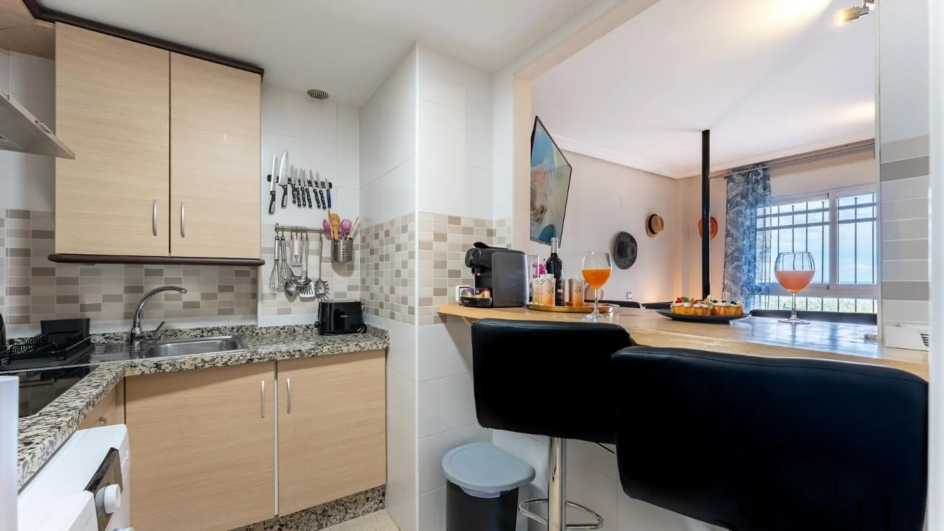 Cozy 2 Bedroom Duplex, Parking, Terrace, Office, Pool! 토레몰리노스 스페인